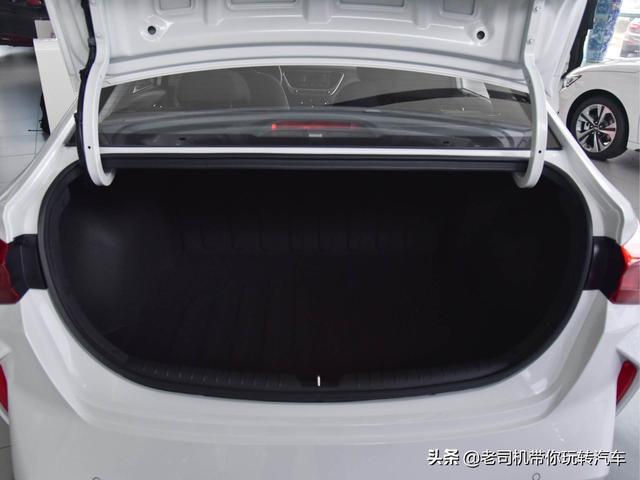 油耗低保养便宜的合资三厢家轿，性价比不输国产车，实拍现代悦纳