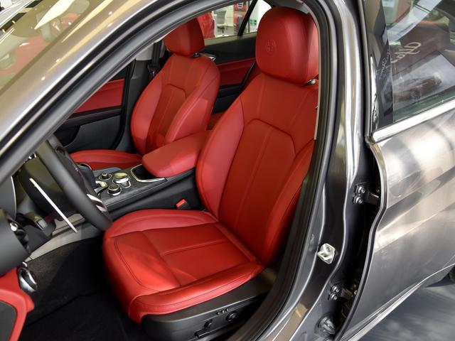 法拉利同集团的兄弟，280匹的豪华中型车，带你看Giulia