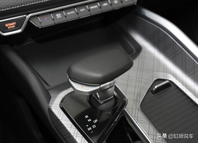 12万选择吉利星瑞，全系2.0T，全景天窗，还看轩逸卡罗拉？