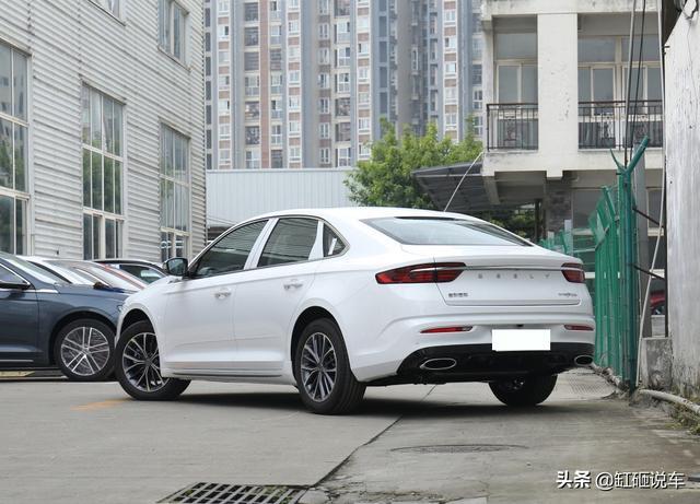 12万选择吉利星瑞，全系2.0T，全景天窗，还看轩逸卡罗拉？
