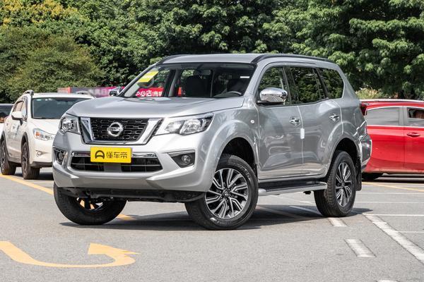 日产途达造型设计粗犷，带有硬派气场，定位于中型SUV