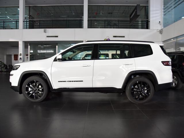 气质硬朗，7座布局合理，全家出行合资SUV，Jeep大指挥官