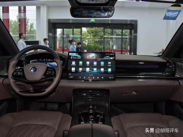 满电续航605km，快充仅0.42小时，外观前卫，实拍汉