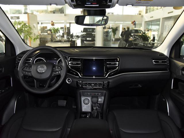 气质硬朗，7座布局合理，全家出行合资SUV，Jeep大指挥官