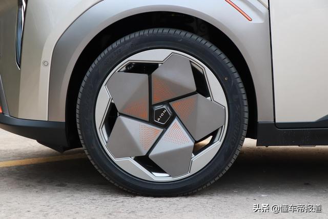 新车｜续航600公里 空间也有惊喜 试驾AION Y