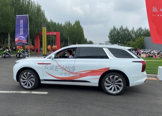 轴距3110mm的红旗E-HS9，55万很贵但有人觉得很值