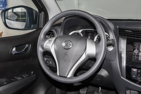 日产途达造型设计粗犷，带有硬派气场，定位于中型SUV