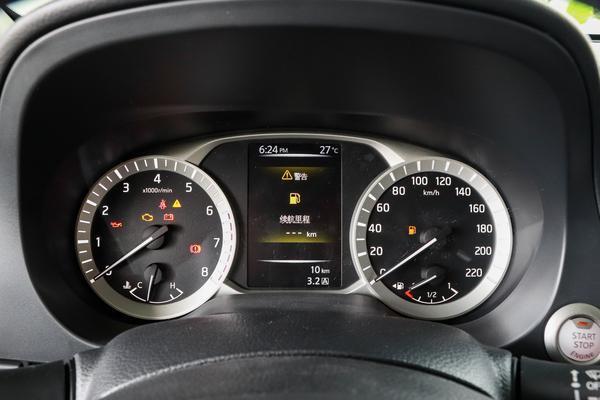 日产途达造型设计粗犷，带有硬派气场，定位于中型SUV