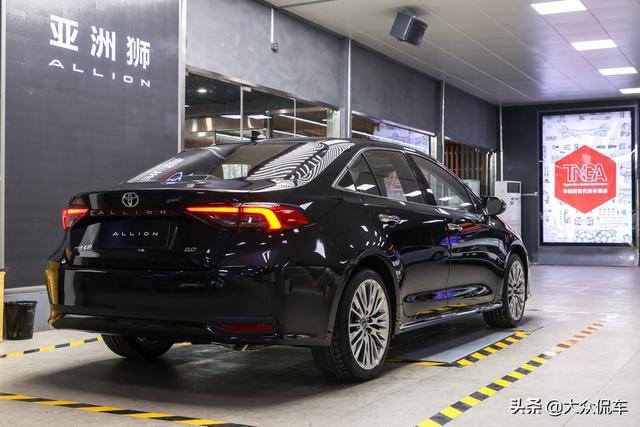 亚洲狮到底是大号卡罗拉还是小号亚洲龙？
