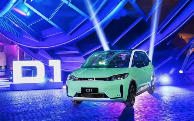 比亚迪“小绿车”上市，电滑门移动影院，可惜定价有点飘