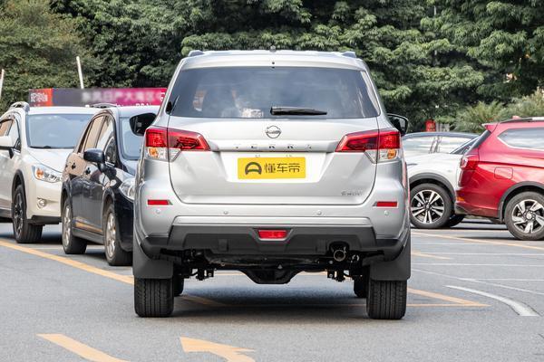 日产途达造型设计粗犷，带有硬派气场，定位于中型SUV