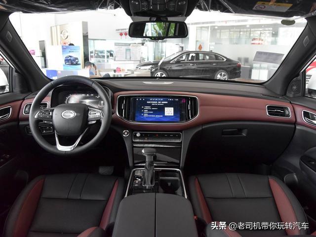 开在路上很霸道，宽度超1米9，大且便宜的SUV，传祺GS8S