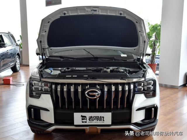开在路上很霸道，宽度超1米9，大且便宜的SUV，传祺GS8S