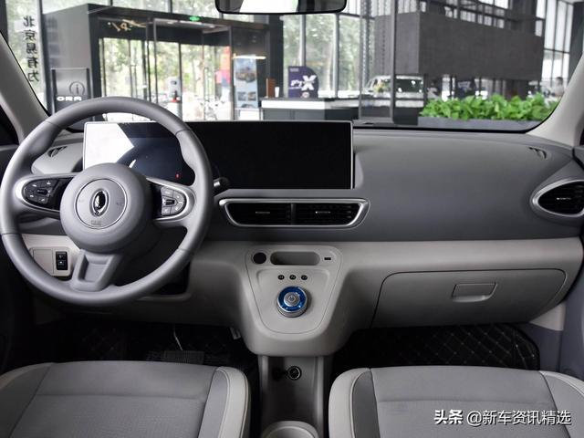 同样的小巧的城市代步车，空间大配置高，实拍欧拉白猫