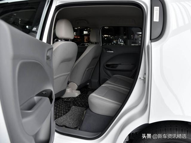 同样的小巧的城市代步车，空间大配置高，实拍欧拉白猫