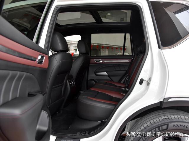 开在路上很霸道，宽度超1米9，大且便宜的SUV，传祺GS8S