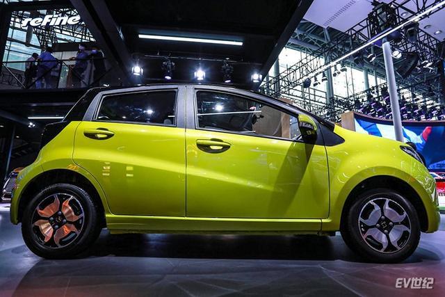 思皓E10X即将上市，五菱宏光MINI EV颤抖了吗