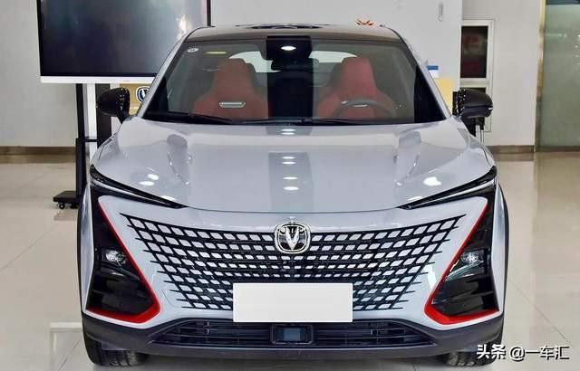外观大胆，内饰科幻，比起对手，长安UNI-T能否“后来居上”