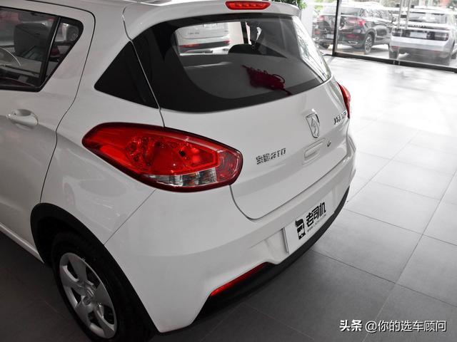停车方便还不用天天充电，便宜5座省油代步车，带你看宝骏310