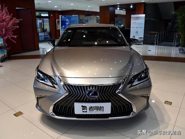 日本豪华品牌的中大型车，动力升级油耗更低，实拍雷克萨斯ES
