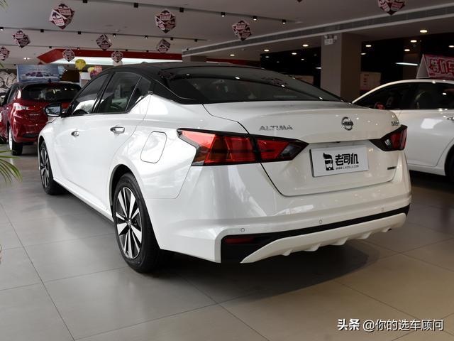 市区油耗5毛钱的日系中型车，奔驰同款天窗+自动挡，日产天籁