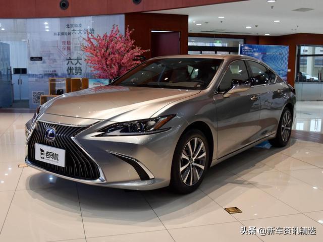 日本豪华品牌的中大型车，动力升级油耗更低，实拍雷克萨斯ES