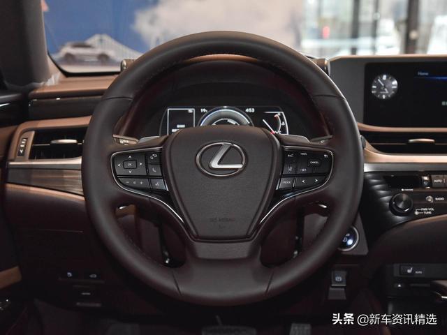 日本豪华品牌的中大型车，动力升级油耗更低，实拍雷克萨斯ES