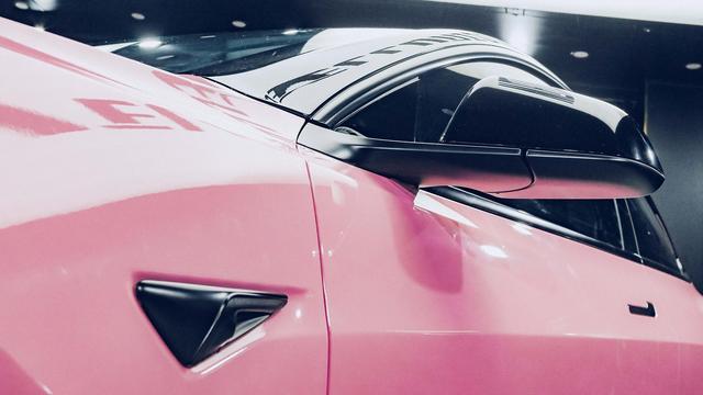 性能版特斯拉model3P变换樱花粉！！
