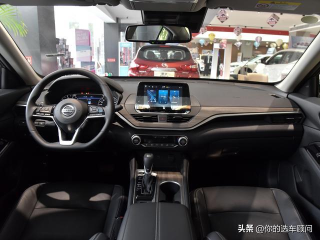 市区油耗5毛钱的日系中型车，奔驰同款天窗+自动挡，日产天籁