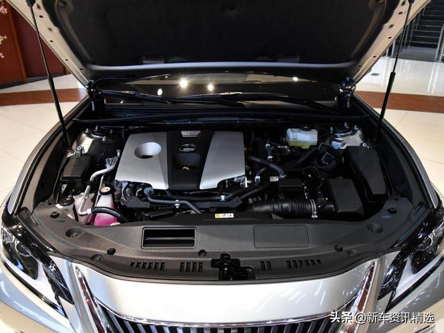 日本豪华品牌的中大型车，动力升级油耗更低，实拍雷克萨斯ES
