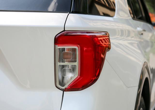 探险者：30万纵置平台SUV，2.3T十个档，外观霸气空间大