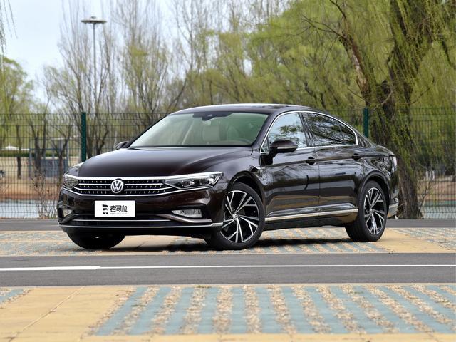 热销合资中型车，空间不输雅阁，动力油耗满意，带你看大众迈腾