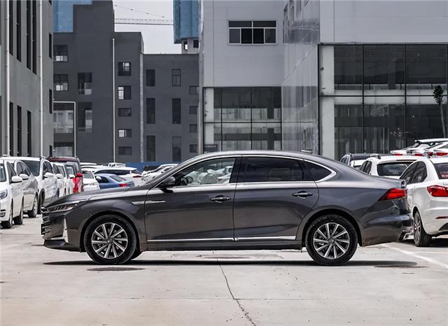 车300：车长超5米，不输奥迪A6L，曾月销上万如今卖不动