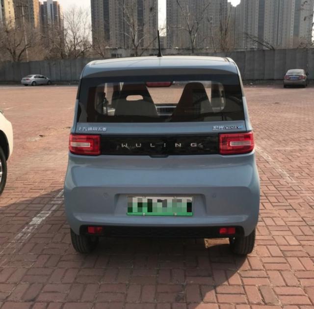 奔驰放家里，开宏光MINI上下班是啥感受：多少钱做多少事罢了