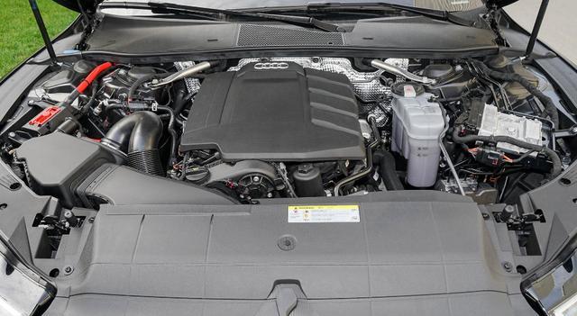 2021款奥迪A7定位于中大型车，大多数消费者称呼为最美轿跑