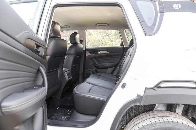 号称国产帅气小型suv，搭载1.6L+CVT，适合年轻人