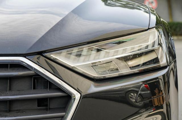 2021款奥迪A7定位于中大型车，大多数消费者称呼为最美轿跑