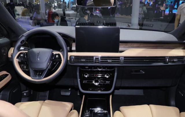 隔音不输BBA的豪华SUV！入门就配2.0T+8AT，24万