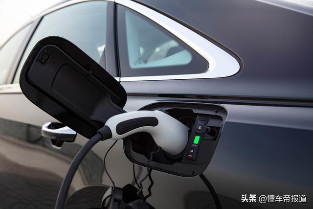 新车｜更上一层楼！奥迪A8L V8动力上市，售194.28万