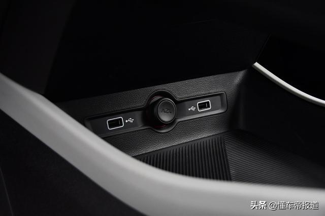 新车｜外观内饰大幅提升 全新荣威Ei5静态解析