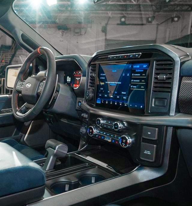 新一代福特猛禽实车，液晶仪表+V6机头，外观比老款更“爷们”