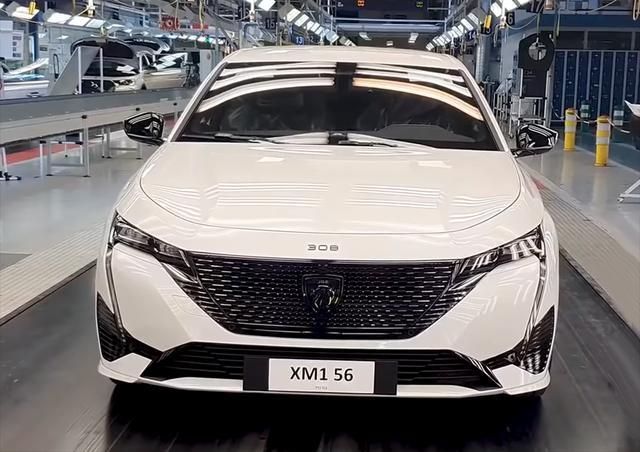 新一代标致308实车，搭1.6T混动配四驱，竞争大众高尔夫