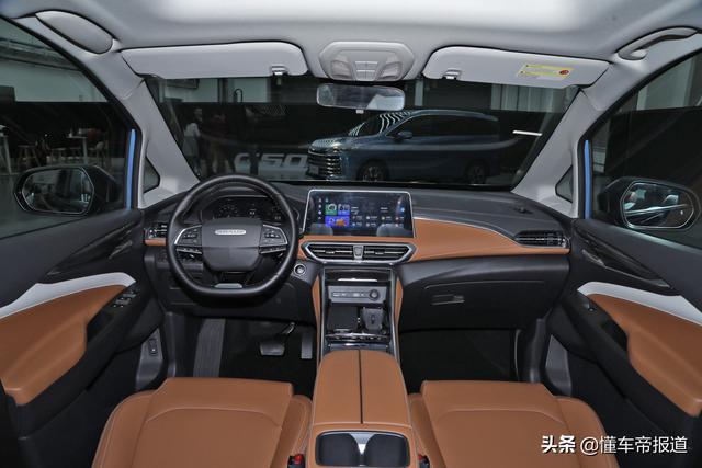 新车｜竞争宋MAX、五菱凯捷？大通G50新车实拍，配电子怀挡