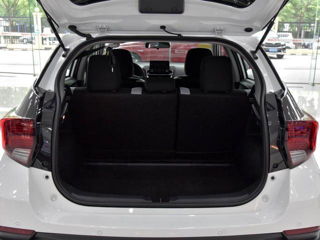 10万级丰田省心车，油耗较低，带你看丰田YARiS L 致炫