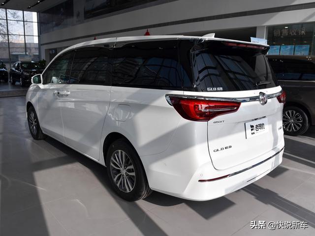 车内安静空间又大，四轮独悬的MPV销冠，实拍别克GL8