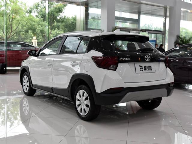 10万级丰田省心车，油耗较低，带你看丰田YARiS L 致炫