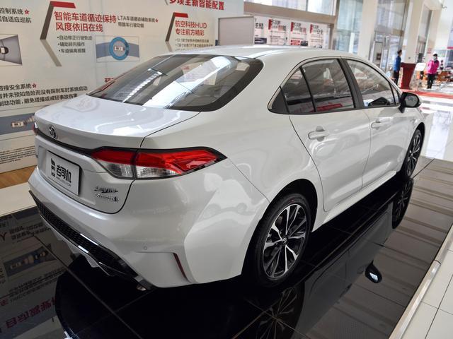 日系紧凑型车，1.8+混动省油又省心，一起看丰田雷凌