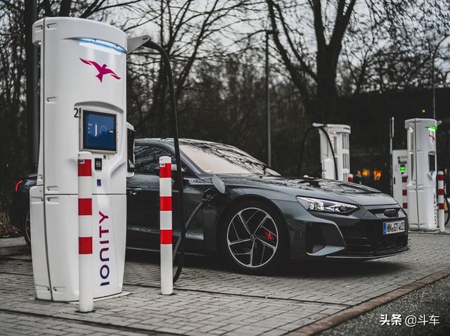“最美奥迪”的称号该易主了，这款奥迪新车3.3s破百，能火？