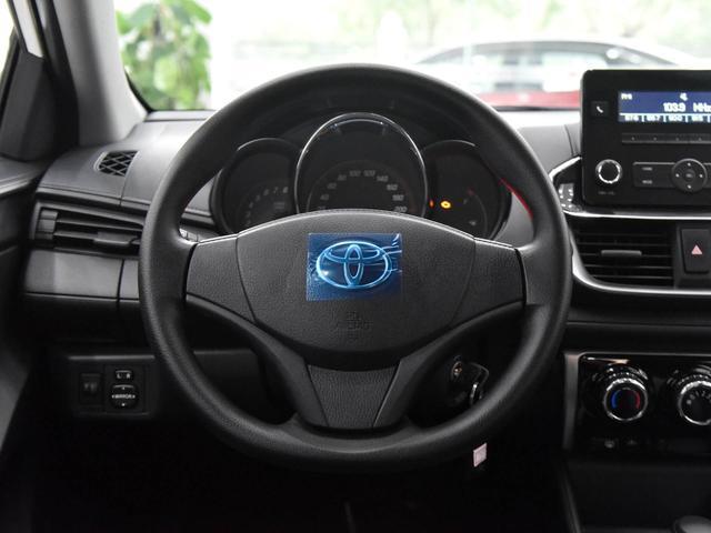 10万级丰田省心车，油耗较低，带你看丰田YARiS L 致炫