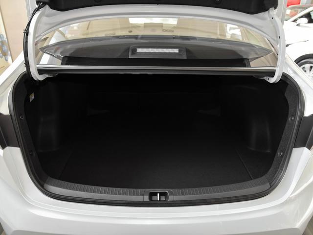 日系紧凑型车，1.8+混动省油又省心，一起看丰田雷凌